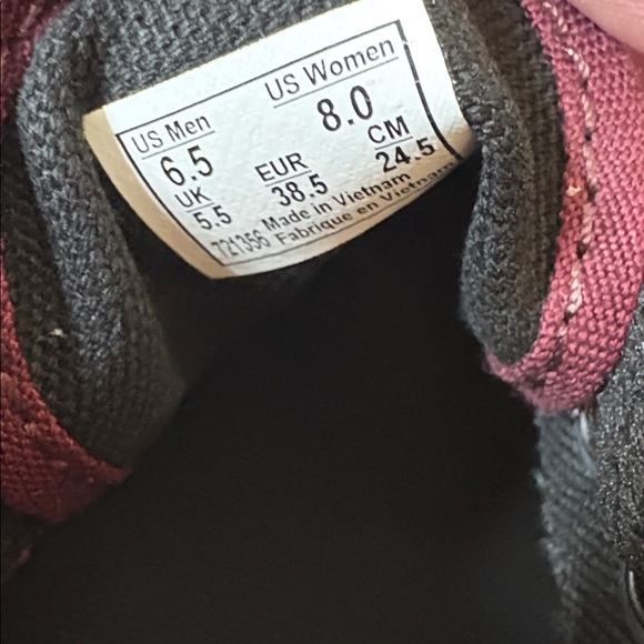 Vans Women’s Size 8 Burgundy Off The Wall Sneakers NMT - Picture 8 of 8